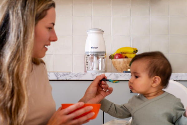 Tommee Tippee Quick-Chop Mini Baby Food Blender and Chopper for all Stages of Weaning, Durable Glass Bowl and Stainless Steel Blades, 500ml Capacity, 200W Motor, White and Clear, 1.0 count (447851)