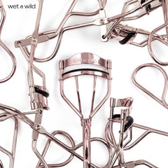 Wet n Wild High On Lash, Eyelash Curler for Long Lasting Lifted Lashes, Bouncy and Soft Silicone Pad for a Safe No-Pinching, No-Pulling Experience, Travel-friendly
