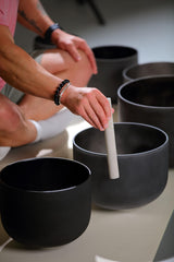TOPFUND 6-10" 432Hz Chakra Set of 7 Black Crystal Singing Bowls with Heavy Duty Carrying Cases and Mallets