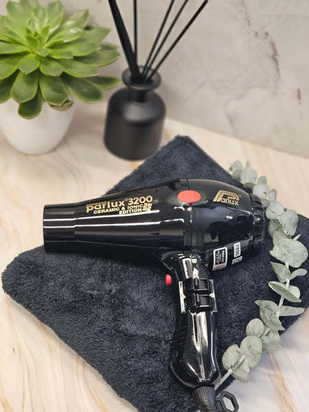 Parlux 3200 Ceramic & Ionic Hair Dryer in Black. Lightweight Compact 1900W Dryer with Ultra High Tech Ionic Technology. Salon Favourite with 2 Speed Settings & 3 Heat Controls Plus Cool Shot Button.